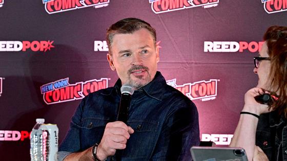 Tom Welling Has Hilarious Reaction to Viral NSFW Hotel Window Photo