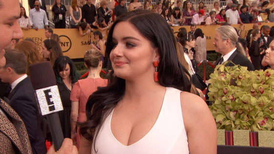 ariel winter dress mishap Ariel Winter Shows Her Breast Reduction Scars at SAGs 2016