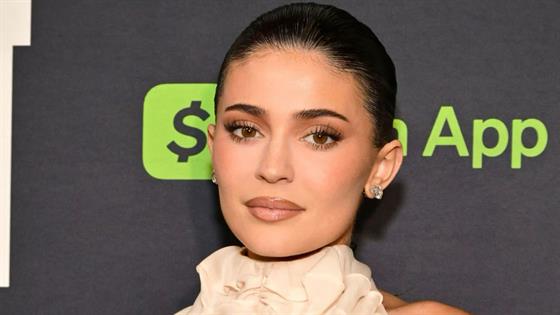 Khlo Slams Lamar's "Gross" Sex Doll While Kendall & Kylie Blast Her  "Hostility"