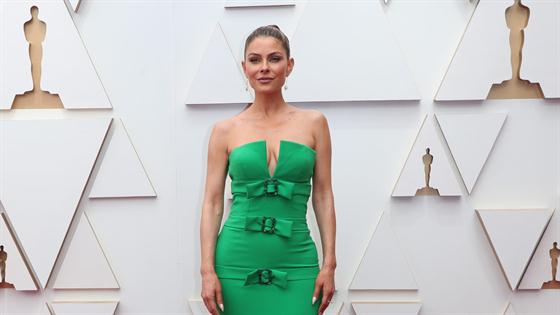 maria menounos green dress Maria Menounos llega a la gala con un vestido vaporoso en tono verde agua