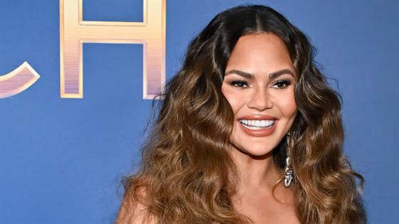 Chrissy Teigen's Blunt Bob Haircut Will Inspire Your Spring Look