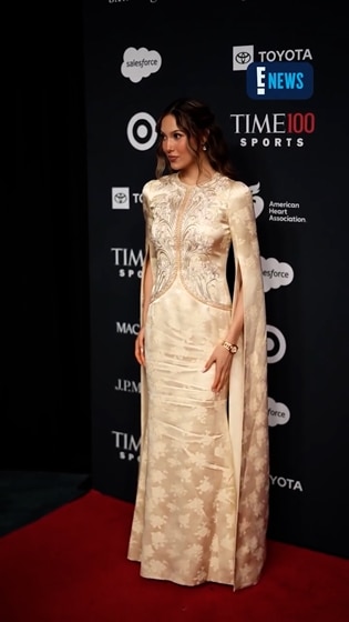 Eileen Gu serves an iconic red carpet look